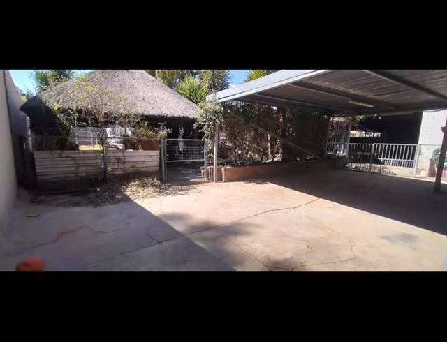 4 BEDROOM HOUSE FOR SALE IN GERMISTON CENTRAL